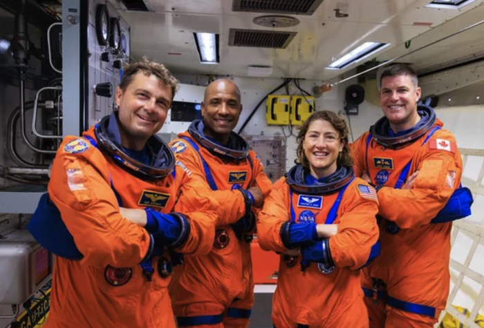 （从左到右：里德·怀斯曼、维克托·格洛弗、克里斯蒂娜·科赫、杰里米·汉森）