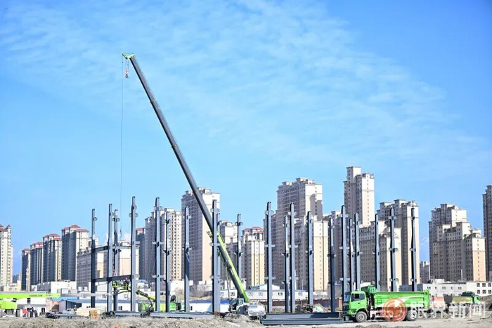 国威通航低空经济产业园项目建设现场（3月30日摄）。乌鲁木齐晚报记者 迪丽娜尔·加力肯摄