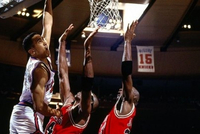 斯塔克斯：现在联盟几乎不吹走步和翻碗 有一半动作以前都是违例