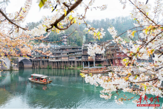 凤凰古城。梁永鸿 摄​