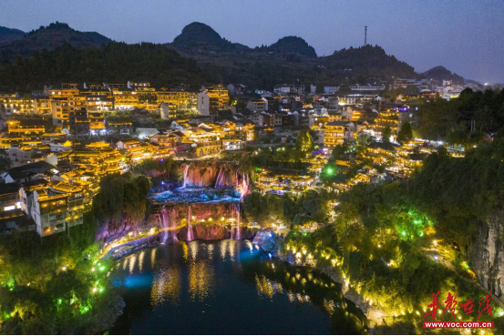 芙蓉镇。李健 摄​