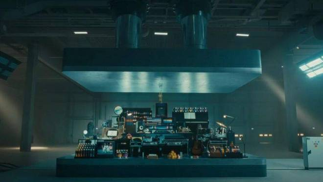 ▲ iPad Pro 广告，近年来苹果创意「翻车时刻」之一