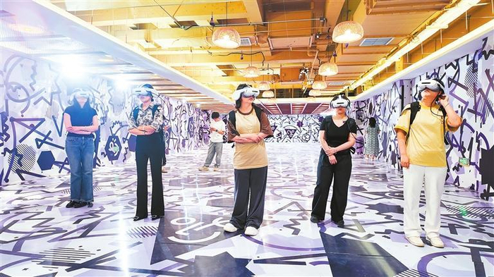 游客体验“妙音寻境”虚拟现实场景