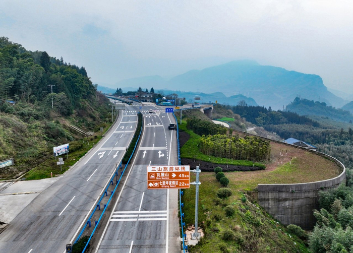 三山旅游环线——“度假氧森休心路”