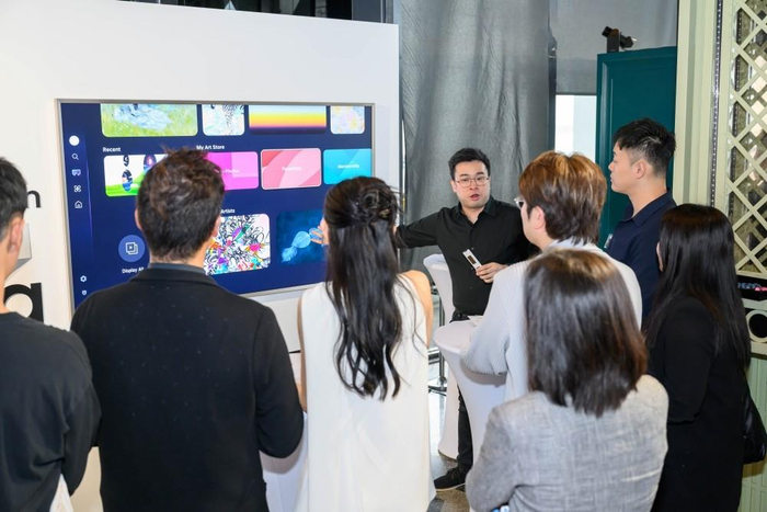 ▲ 三星艺术画廊将香港巴塞尔艺术展的亮点作品推广至全球各地的三星艺术电视。