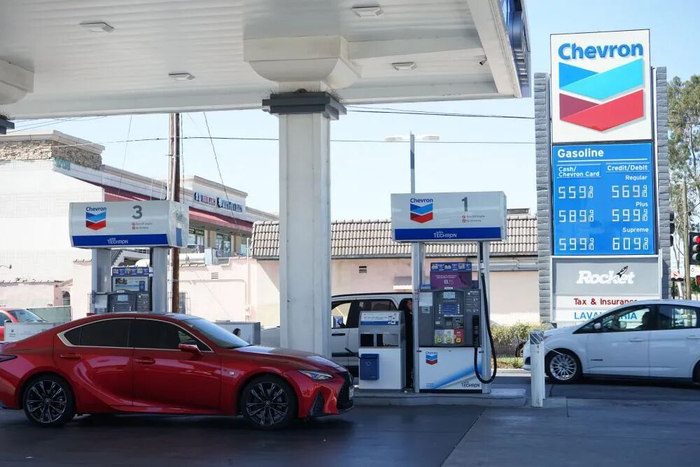 这是3月17日在美国加利福尼亚州洛杉矶县埃尔蒙特市拍摄的一家加油站。新华社发（曾慧摄）