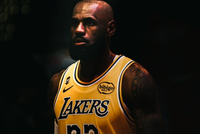 父子同框！詹姆斯社媒晒比赛照：好好享受这一刻！