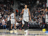 马刺本赛季已经8次在客场赢对手25+ 平NBA历史纪录！
