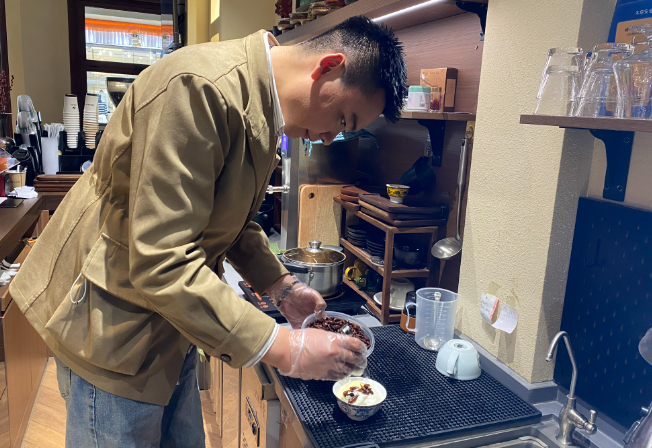 蕨麻酸奶。西海新闻记者 邓建青 摄