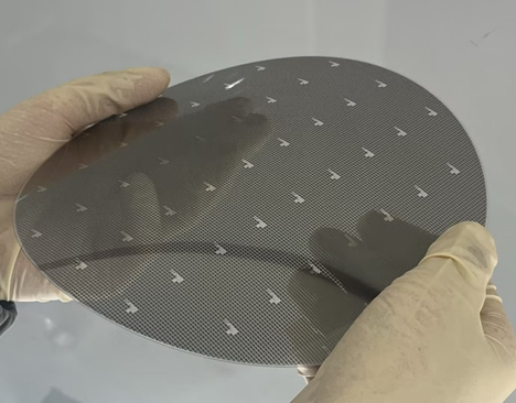 图1：致能8”蓝宝石上氮化镓晶圆，衬底厚度仅50µm