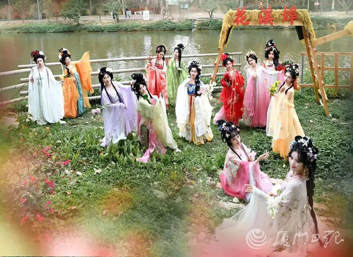 ▲汉服爱好者徜徉花间。