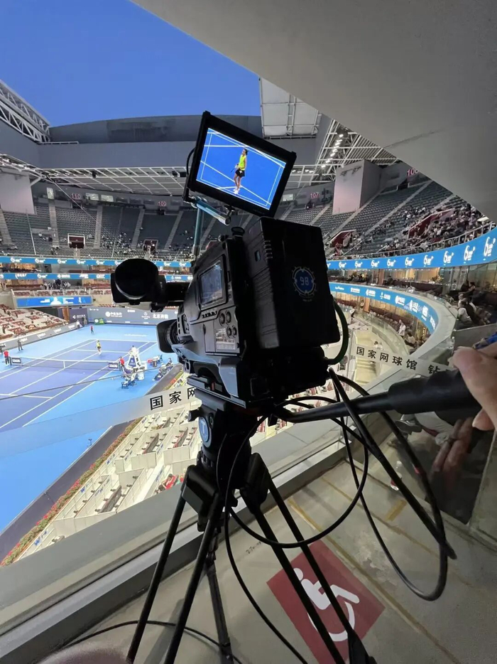 阿遇给中网做摄像的时候。