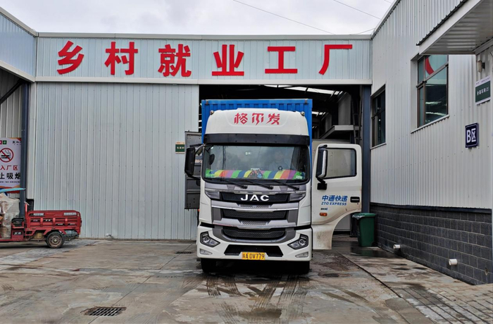 图为聚和泰公司解决当地劳动力的乡村就业工厂