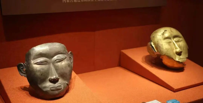 　　辽代金覆面和银覆面。