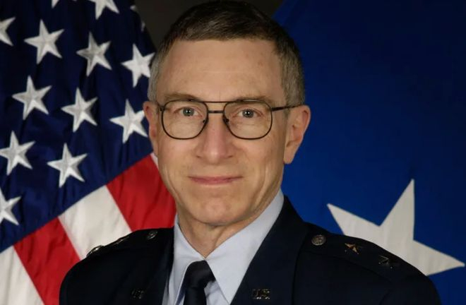 ▲美军退役空军少将威廉·麦卡斯兰