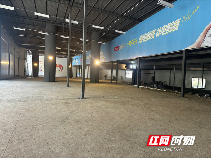 市民活动广场建设中，让市民在家门口就能享受到专业的运动场馆。