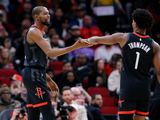KD：阿门在进攻中可以随时切换位置 不知不觉就18+8+5+几个抢断了