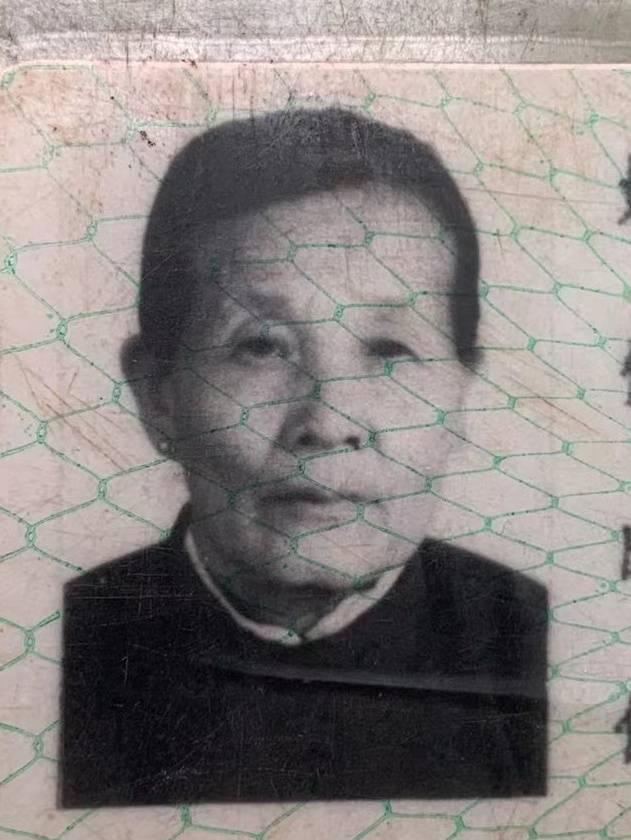 百岁老人修复前照片