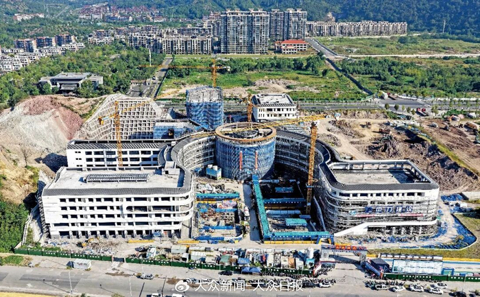 2025年10月11日，浙江省台州市仙居县教育提升工程（精品高中）项目，计划2026年秋季投入使用。