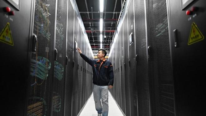 算力中心演示照片。新华社摄