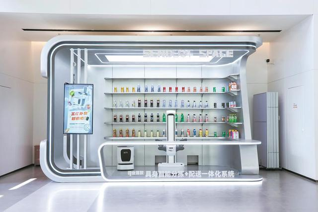 具身智能配送机器人正在“看店”（图源成都日报）