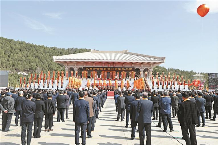 4月5日，丙午（2026）年清明公祭轩辕黄帝典礼在黄陵县轩辕广场举行。陕西日报记者 母家亮摄