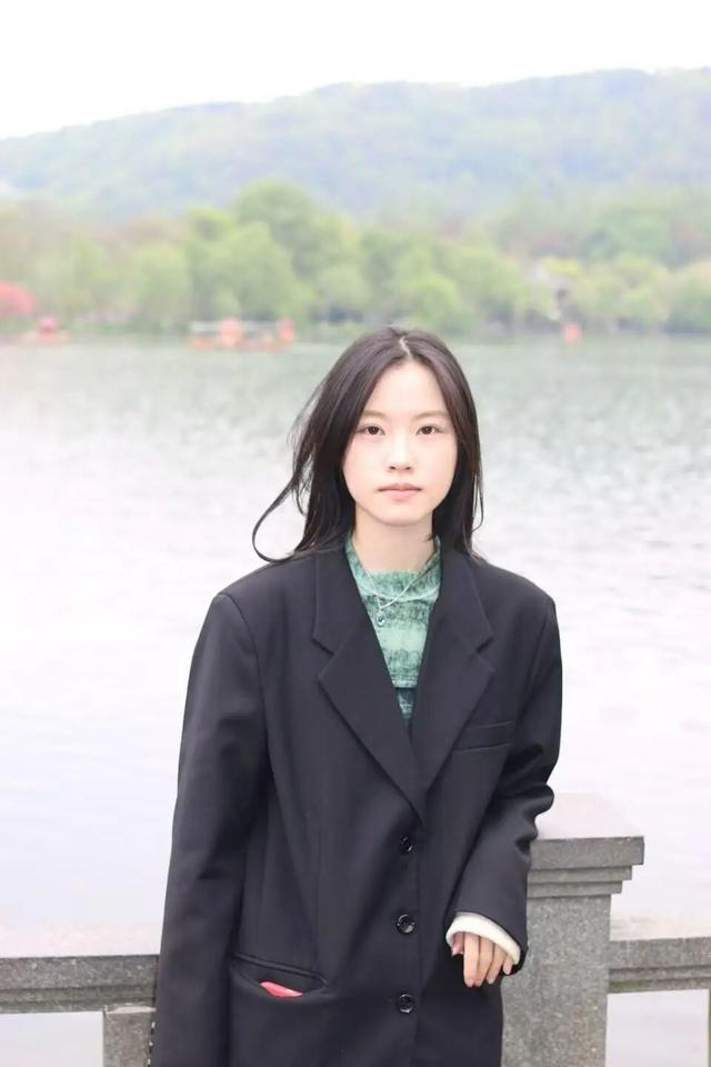 西湖约拍照片。受访者供图 