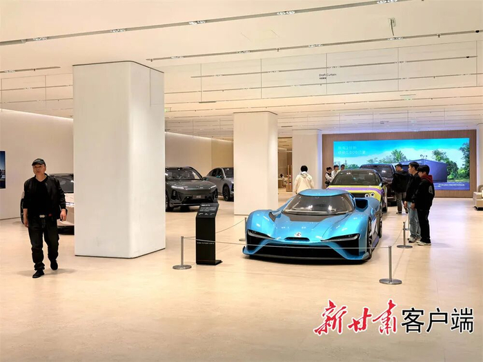 兰州市七里河区万达茂内的汽车展厅。