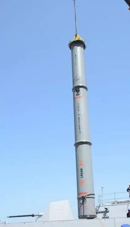 “布拉莫斯”导弹重量接近3吨，难以使用无人机补给吊装