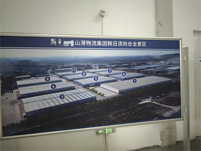 企业将11个物流仓进行重新调整，1号仓为作业仓，内部建立了前置监管仓（记者丁飞  摄）