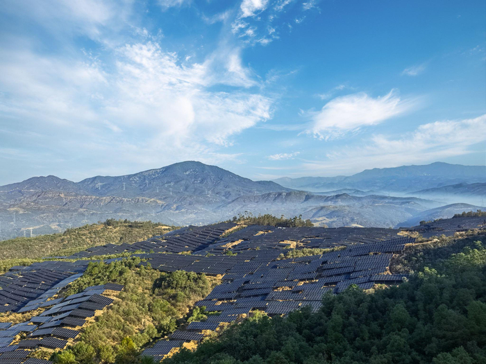 图为云南能源集团大姚百万千瓦级光伏基地（何帅 摄）