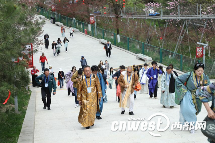 媒体团走进华山
