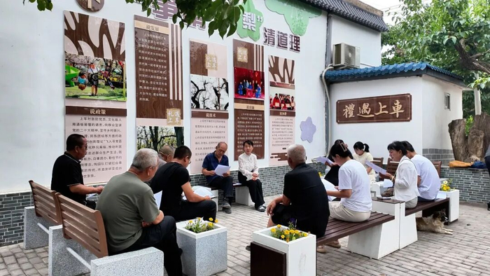 什川镇上车村古梨树下说文明婚俗（资料图片）