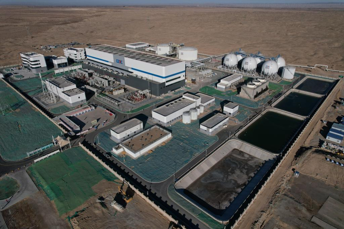 位于甘肃酒泉的300MW压缩空气储能电站示范工程 图片来源：新华社