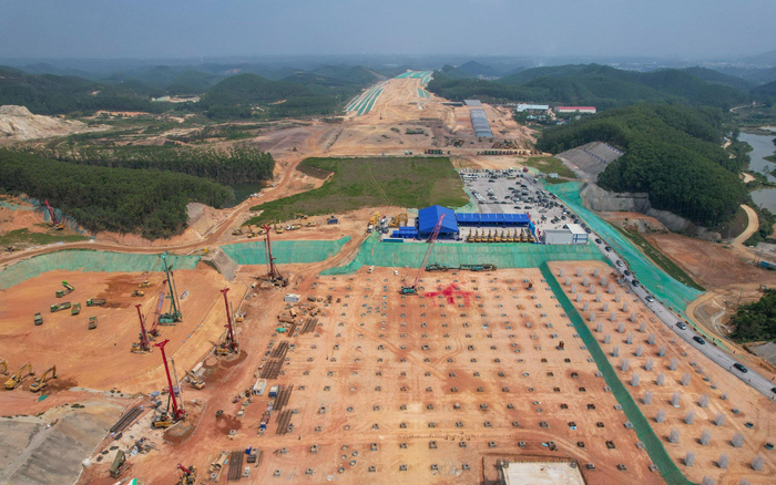 2026年3月25日，广州新机场项目在广东省佛山市高明区开工建设。图/IC photo
