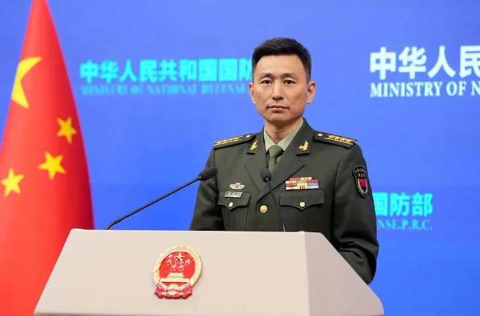 4月9日下午，国防部新闻发言人张晓刚大校就近期涉军问题发布消息。孙智英 摄
