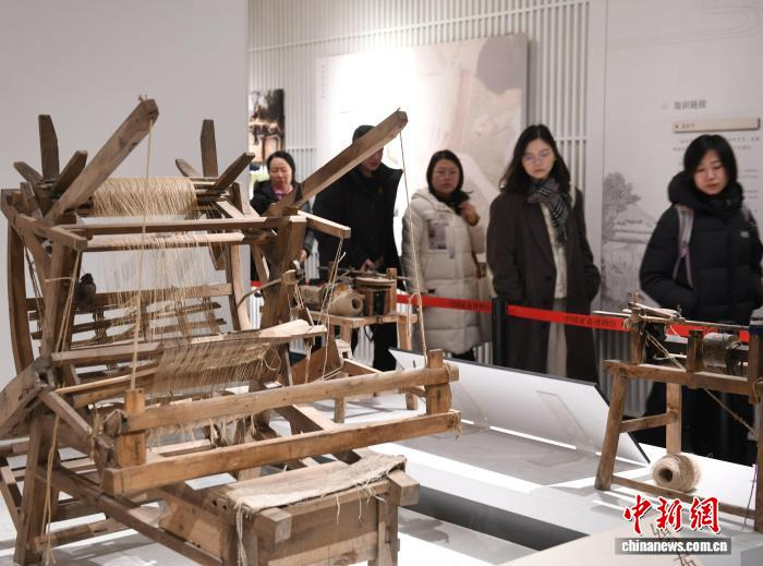  1月6日，位于重庆夏布小镇内的中国夏布博物馆吸引民众前往参观。中新社记者 周毅 摄