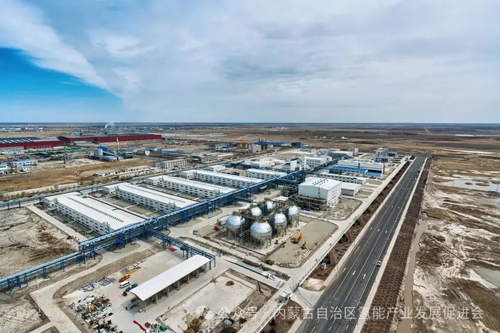 2025年7月，国家电投吉林大安风光制绿氢合成氨一体化示范项目全面投产。阳光氢能供图
