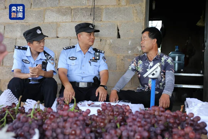 △余红李生前在办案过程中走访辖区群众