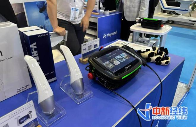兽用激光理疗仪 中新经纬王玉玲 摄