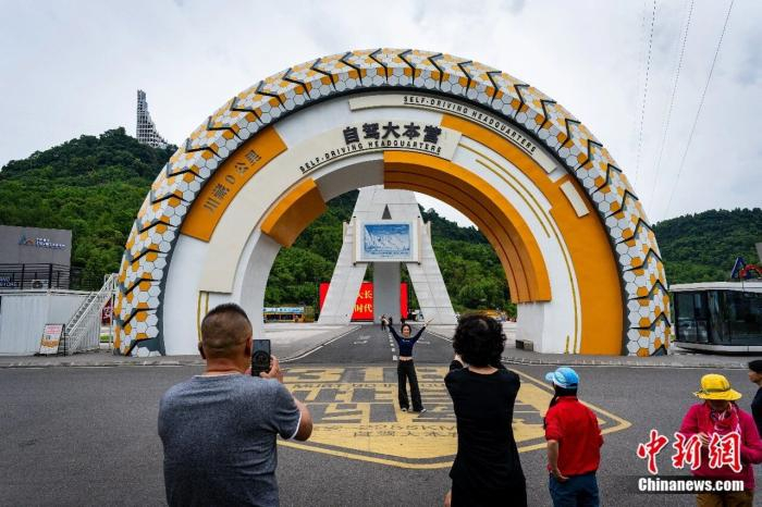  中国·雅安318自驾大本营陆续吸引各地自驾爱好者前来集结。韩金雨 摄