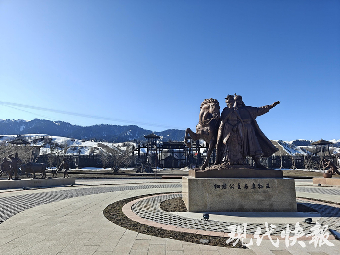 细君公主广场在扬州对口援助的新源县建成