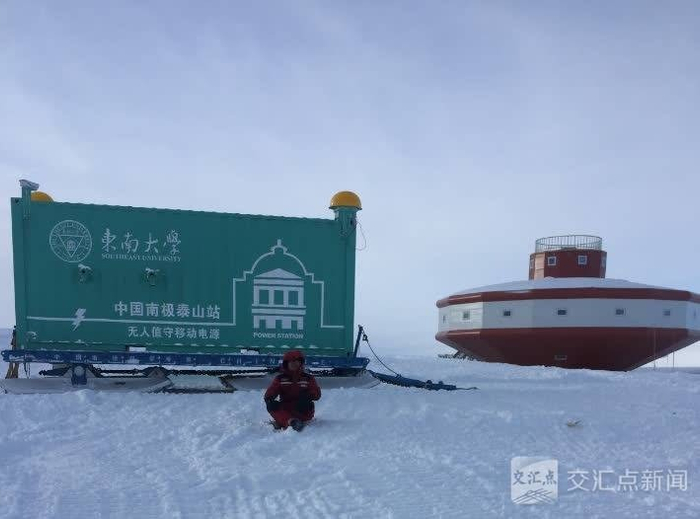 图为东南大学葛健老师在泰山站