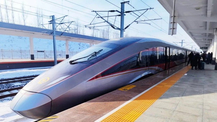 中车长客研发的复兴号技术提升型智能动车（央广网发  陈领之  摄）