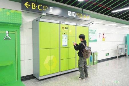 熊猫大道站的行李寄存柜。　　成都轨道集团供图
