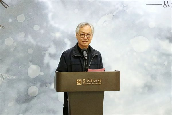 清华大学艺术博物馆馆长、清华大学文科资深教授、艺术家鲁晓波致辞