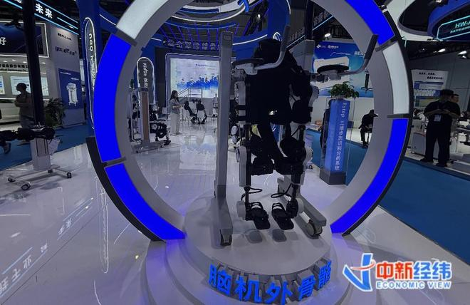 　　脑机接口外骨骼机器人 中新经纬 王玉玲 摄