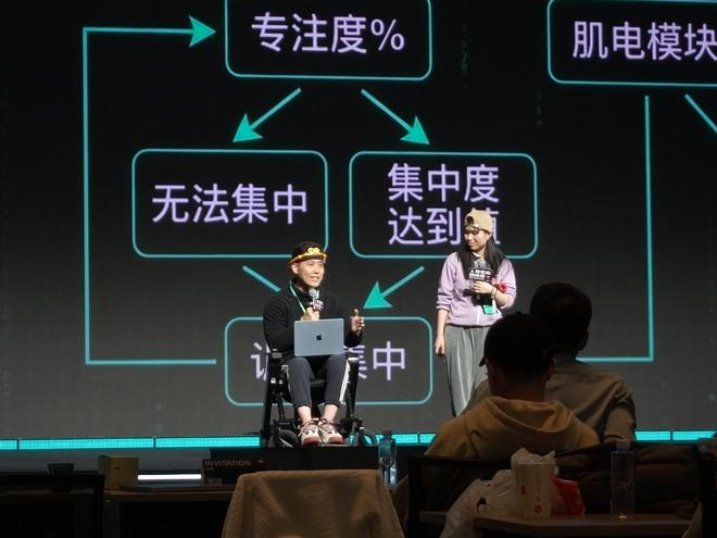 肥牛香菇和他们的脑控轮椅，图片来源：雷科技