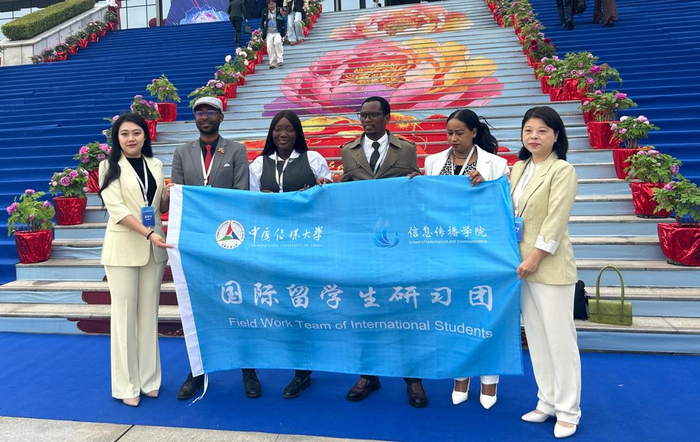 留学生到2026菏泽牡丹国际传播论坛学习体验