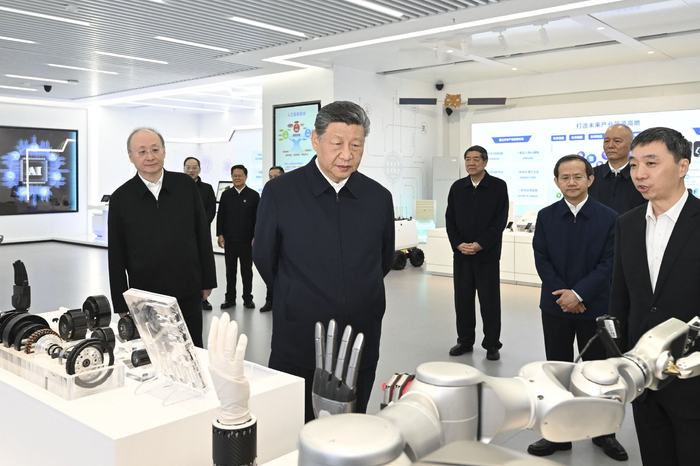 △ 2026年2月9日，习近平总书记在位于北京亦庄的国家信创园考察。